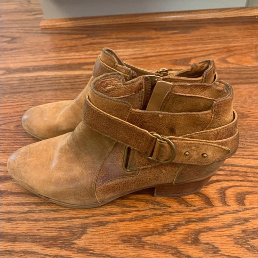 Clark’s booties size 7.5